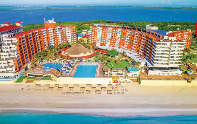 Crowne Paradise Cancun